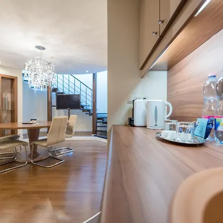 Hotel La Prima Fashion 4*