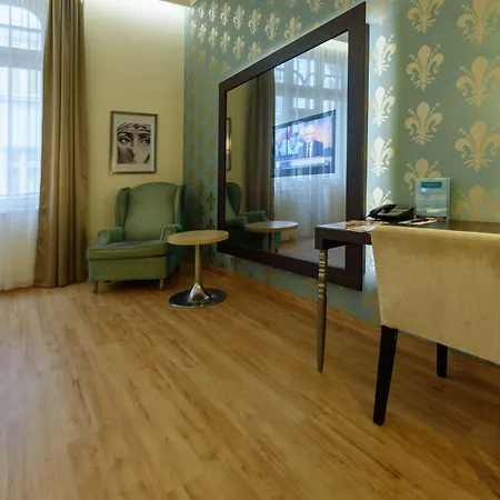 La Prima Fashion Budapeste